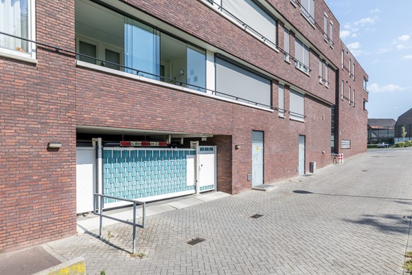 Foto - Te koop: In een fraai, modern wooncomplex "Heiderveste", midden in het hart van Heerlerheide, op loopafstand van een winkelcentrum; ligt dit ruime, luxe appartement op de 1e verdieping (2e woonlaag).